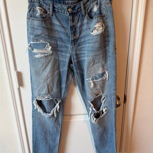 ⚡️American Eagle Outfitters Distressed Vintage High Rise Denim
